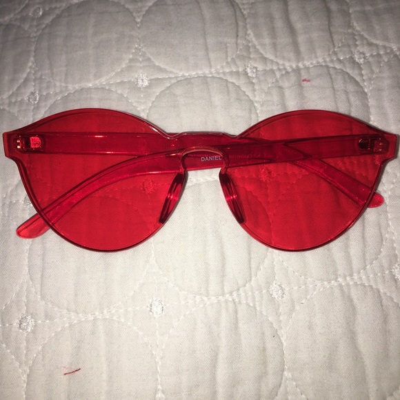 Red sunglasses - Picture 1 of 1